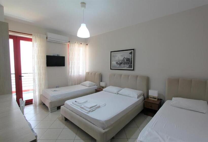 اتاق استاندارد چهارنفره با بالکن, Veizi