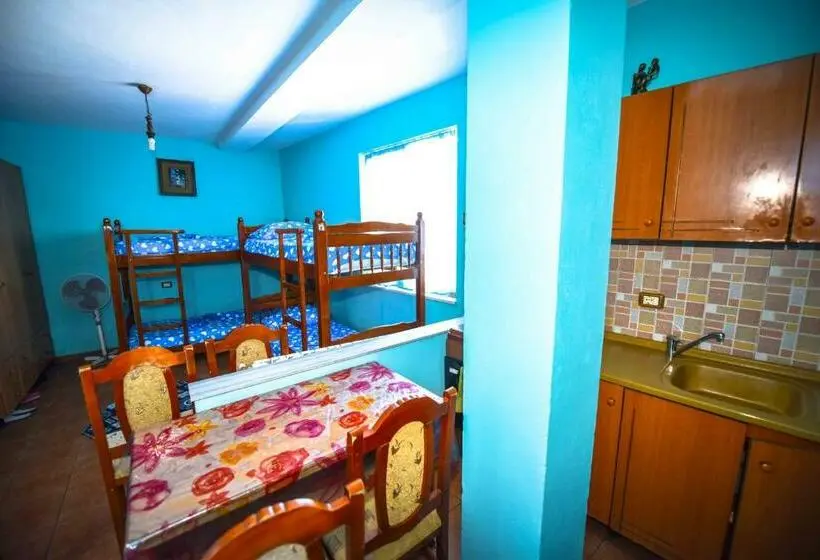اتاق استاندارد چهار تخته, Pemaj Hostel