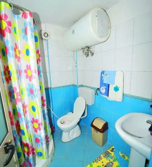 اتاق استاندارد چهار تخته, Pemaj Hostel