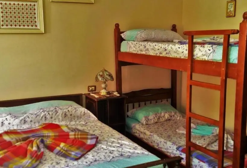 اتاق استاندارد با چشم‌انداز باغ, Pemaj Hostel
