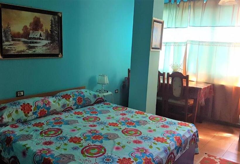 家庭间, Pemaj Hostel