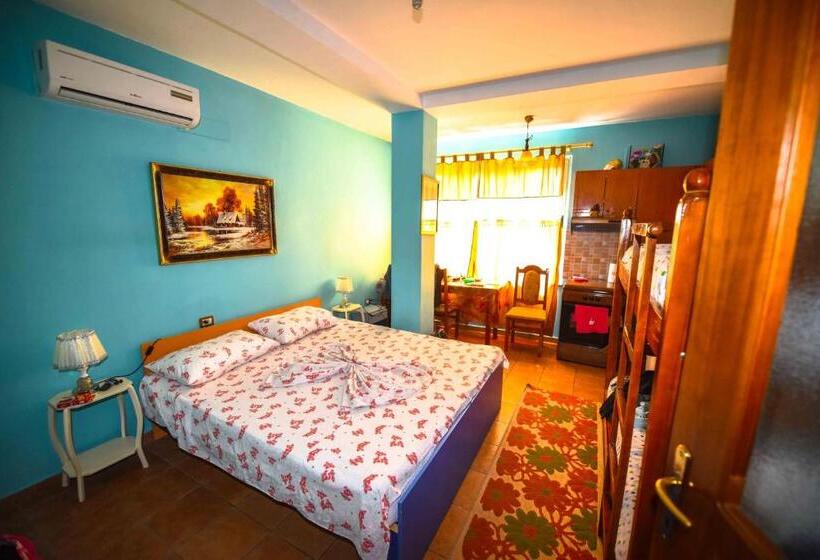 家庭间, Pemaj Hostel