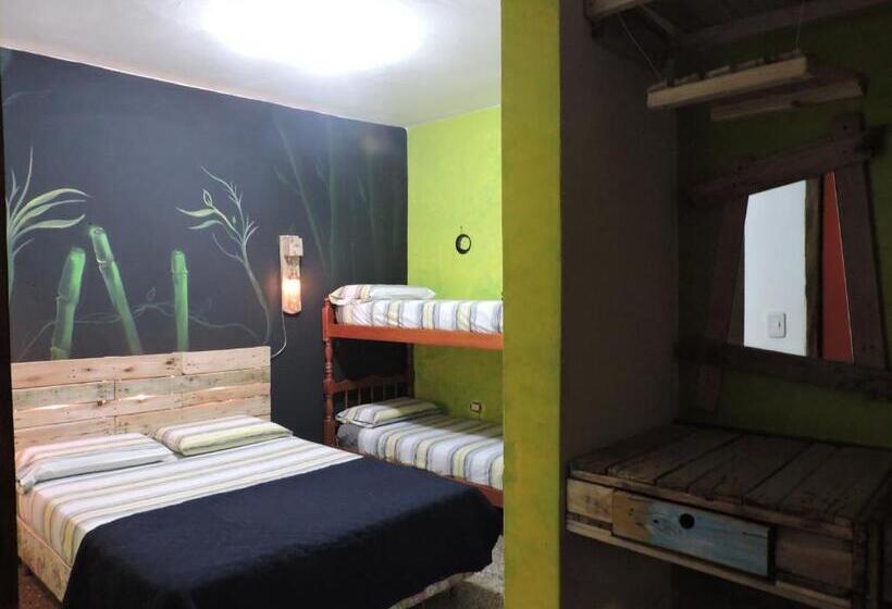 Quarto Quádruplo Estandar, Carrusel Art Hostel
