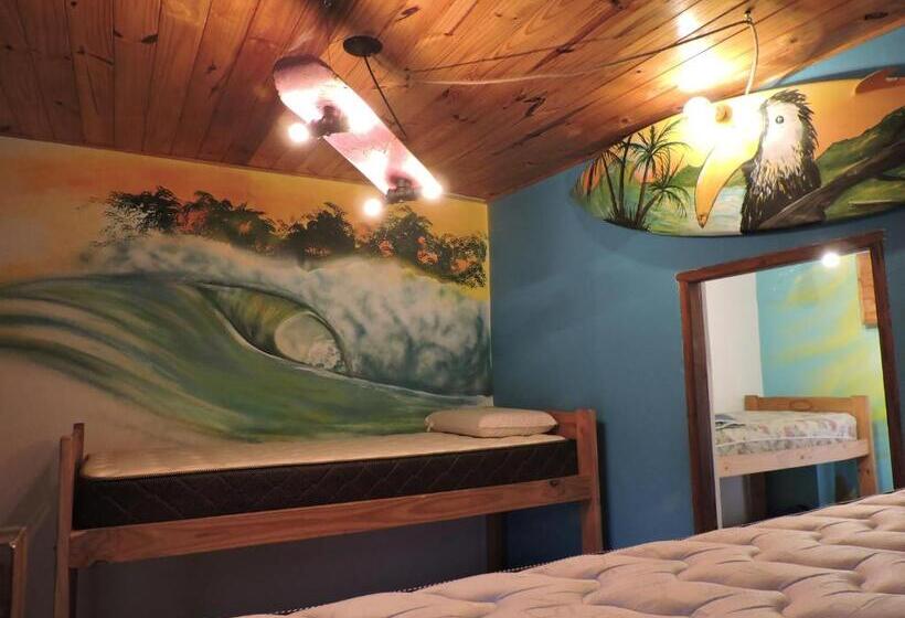 共用房间的床, Carrusel Art Hostel