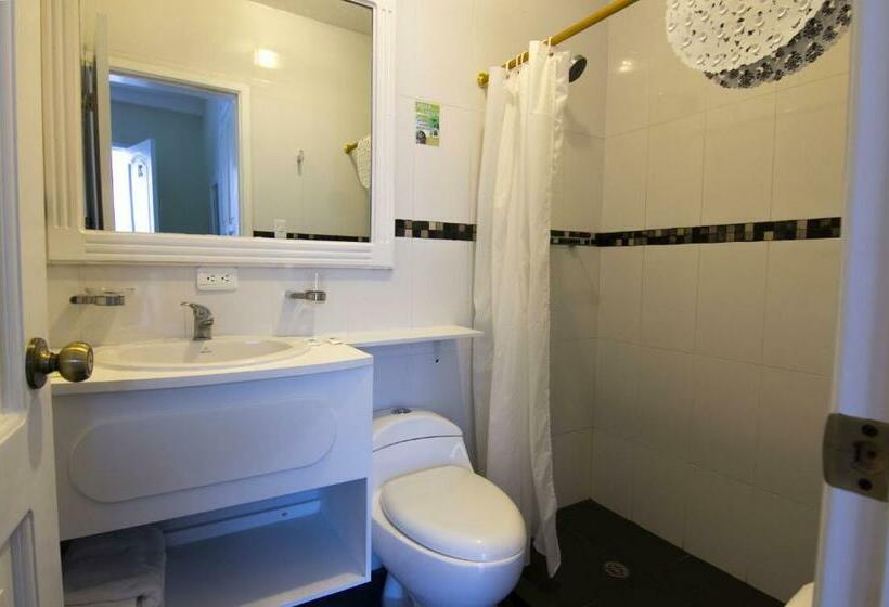 اتاق استاندارد سه نفره, Europa