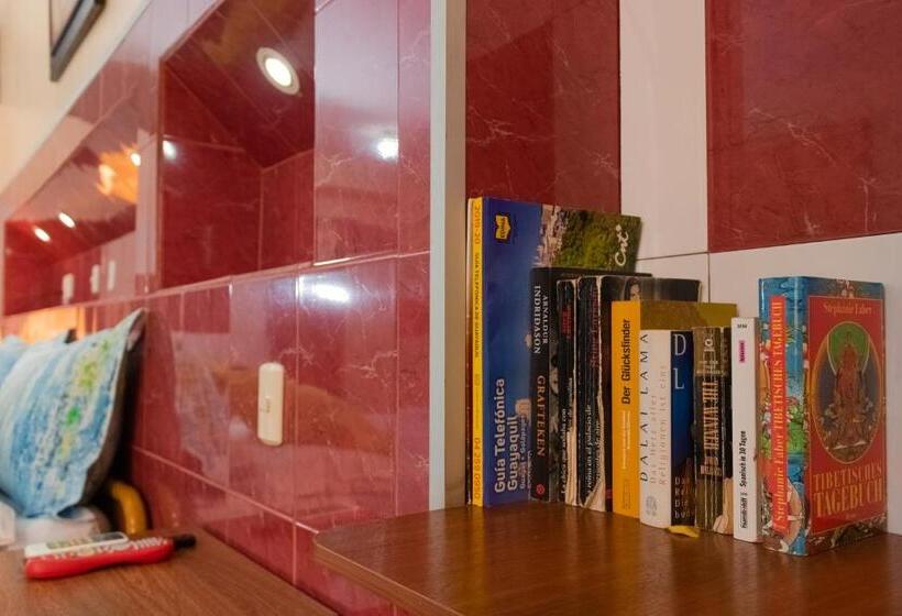 سوییت جونیور لوکس, Livingston Inn