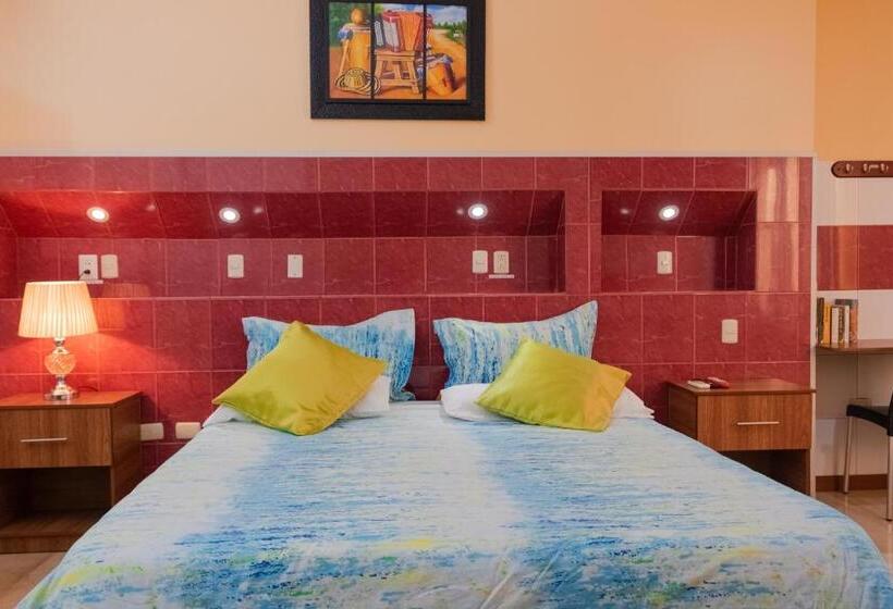 سوییت جونیور لوکس, Livingston Inn