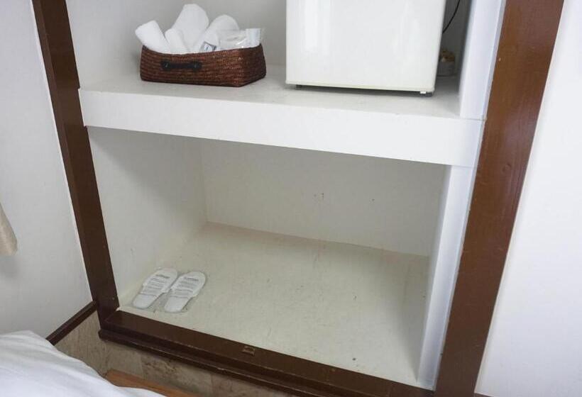 غرفة قياسية حمام مشترك, Oceans Nakijin