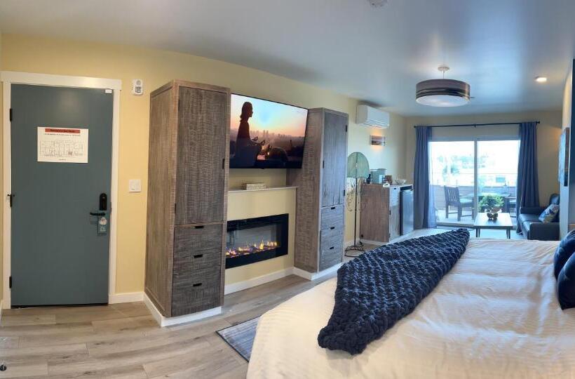 جناح سرير كينج, Harborwalk Inn