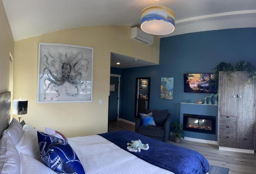 جناح جونيور مزوَّد بتراس, Harborwalk Inn