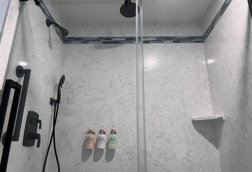 جناح جونيور مزوَّد بتراس, Harborwalk Inn