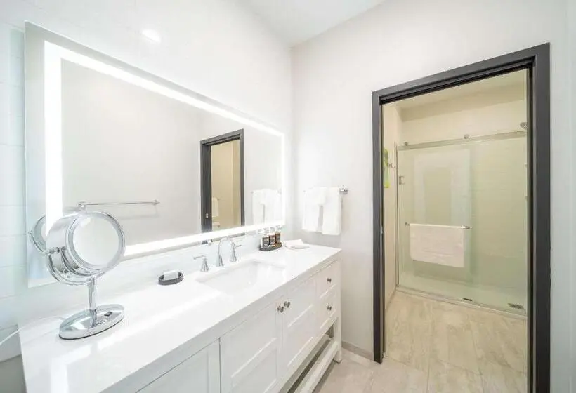 Standard-huone Sisäpuolella, Tygart Hotel, Ascend Hotel Collection