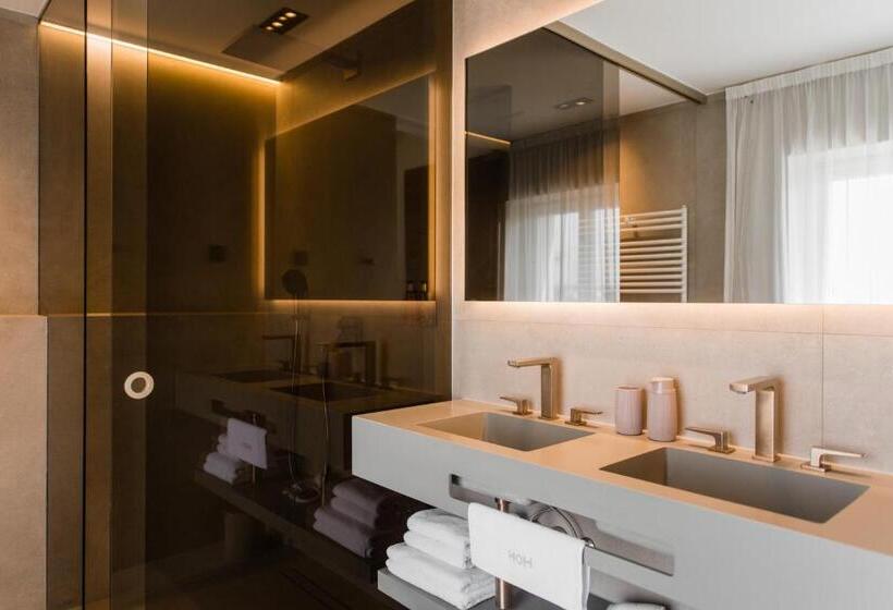 مجموعه ویستا شهر, Boutique Hotel Hoh