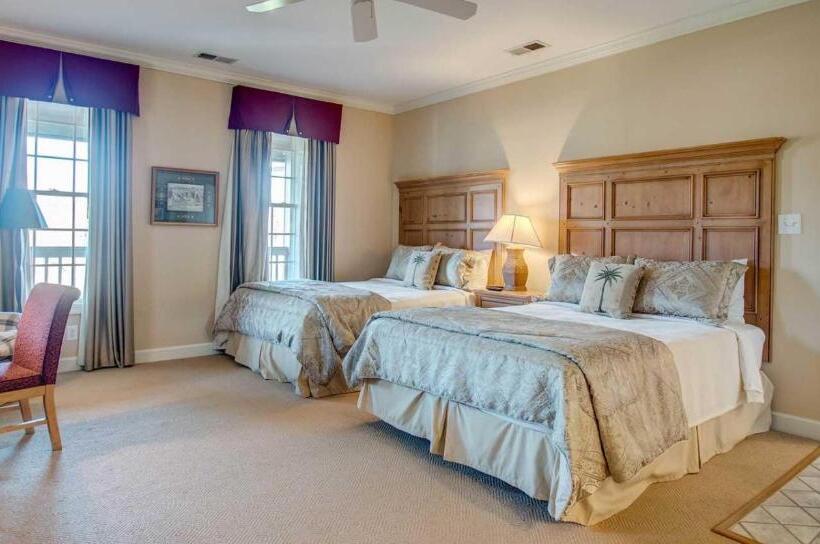 デラックスルーム, The Inn At Governors Club