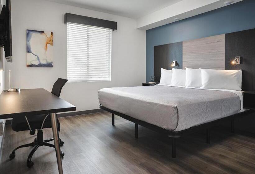 Люкс Кровать Кинг, Stayapt Suites Louisville North Clarksville