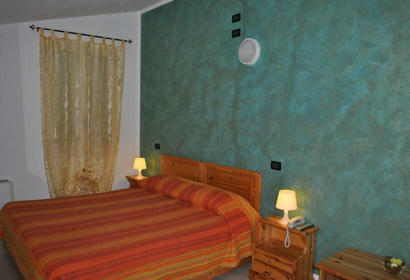 标准三人间, Albergo Quattro Pini