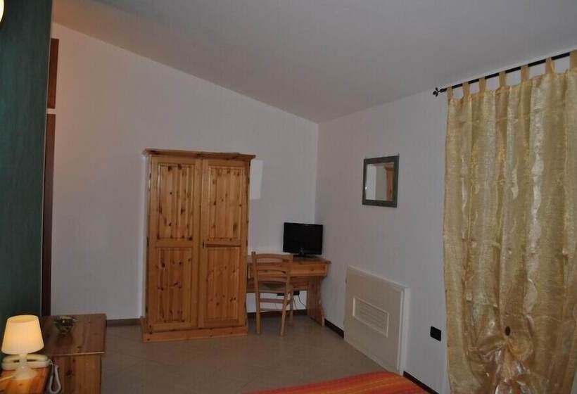 スタンダードトリプルルーム, Albergo Quattro Pini