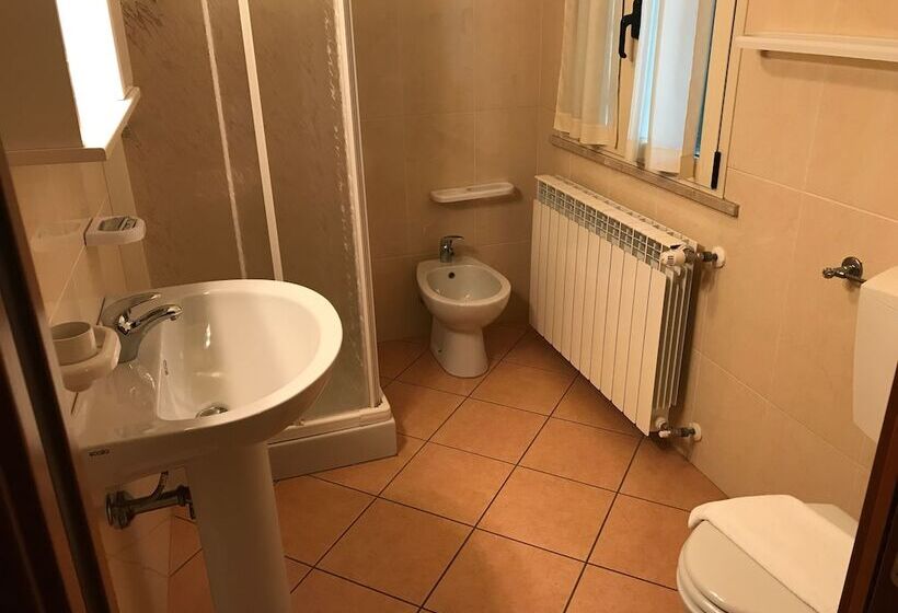 标准间, Albergo Quattro Pini