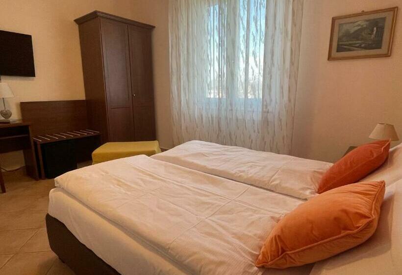 スタンダードルーム, Betty's House