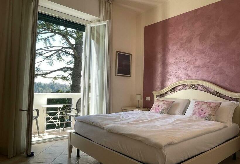 スタンダードルーム, Betty's House