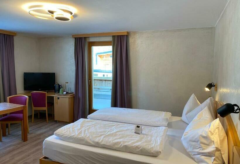 סוויטה משפחתית, Acherl