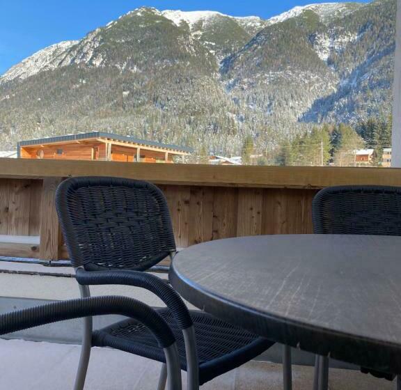 סוויטה משפחתית, Acherl