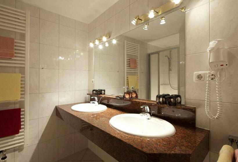 Family Suite, Acherl
