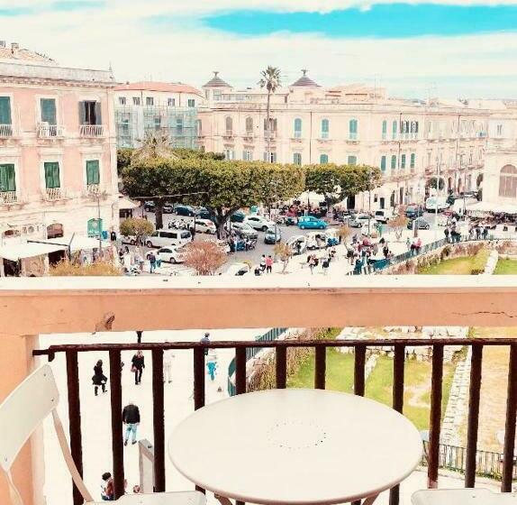 اتاق استاندارد چهارنفره با بالکن, Casa Verga