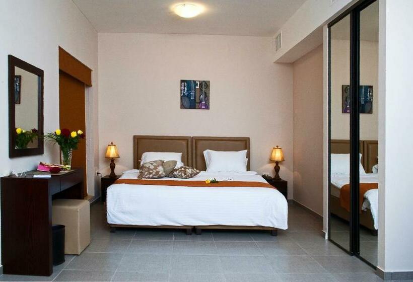 سوئیت با تخت بزرگ, Celino