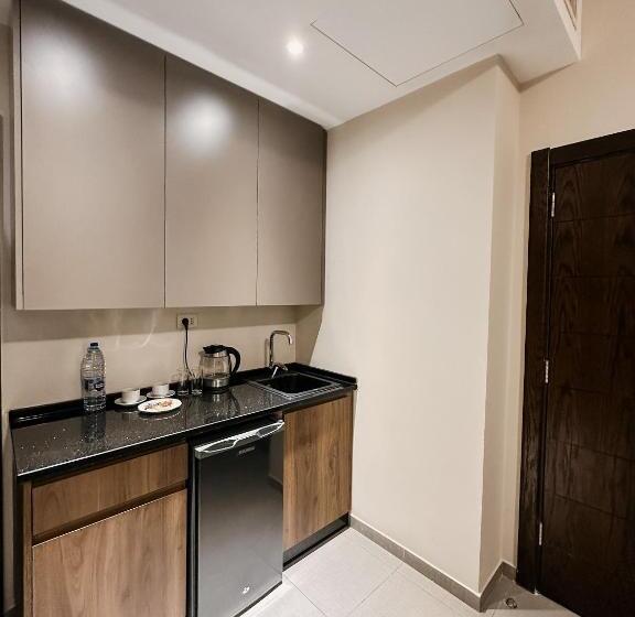 سوئیت 2 خوابه, Celino