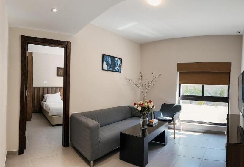 سوئیت 2 خوابه, Celino