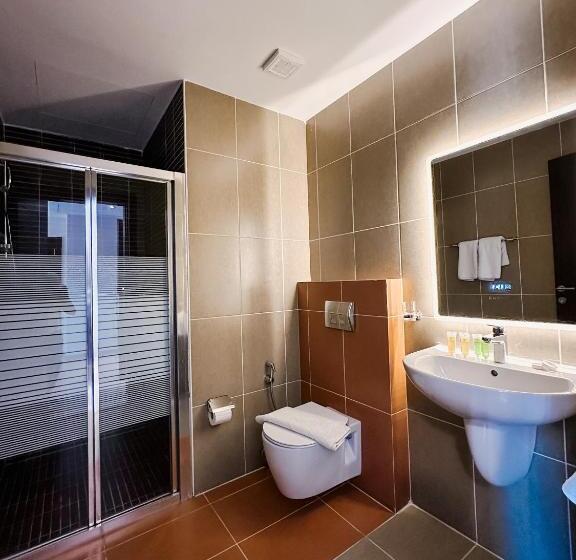 اتاق لوکس با تخت بزرگ, Celino