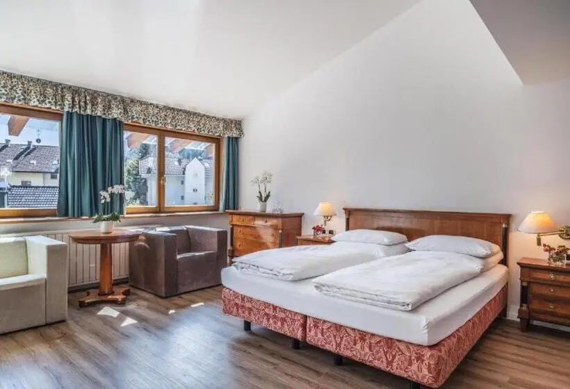 Classic Kolmen Hengen Huone, Feldmilla Design