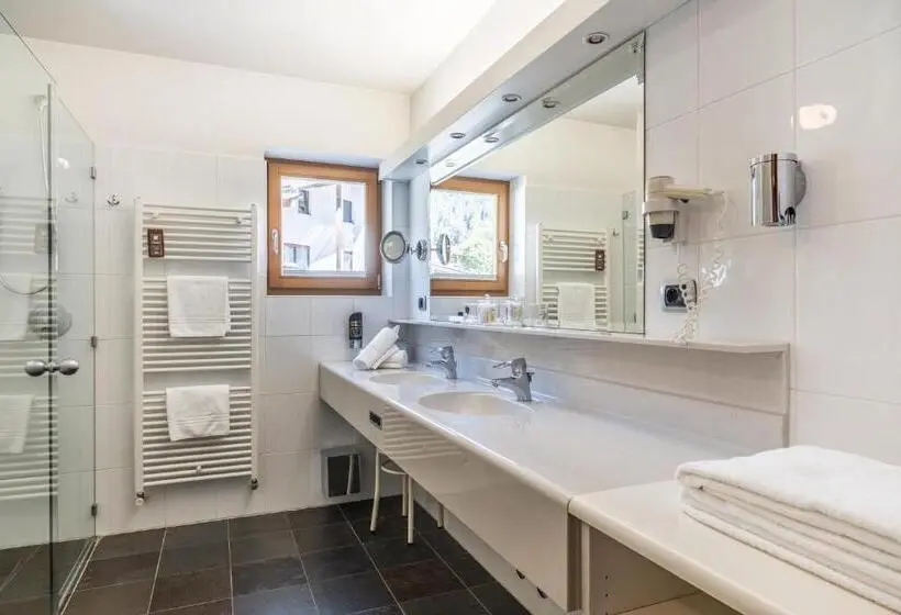 Classic Kolmen Hengen Huone, Feldmilla Design
