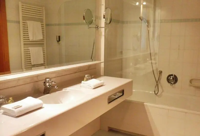 Classic Kolmen Hengen Huone, Feldmilla Design