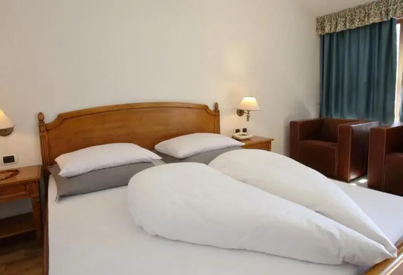 Classic Kolmen Hengen Huone, Feldmilla Design