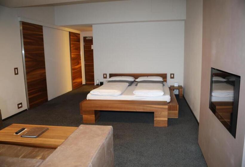 高级三人间, Feldmilla Design