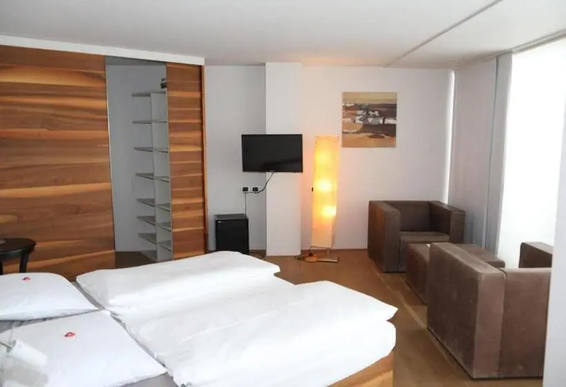 Superior Kolmen Hengen Huone, Feldmilla Design