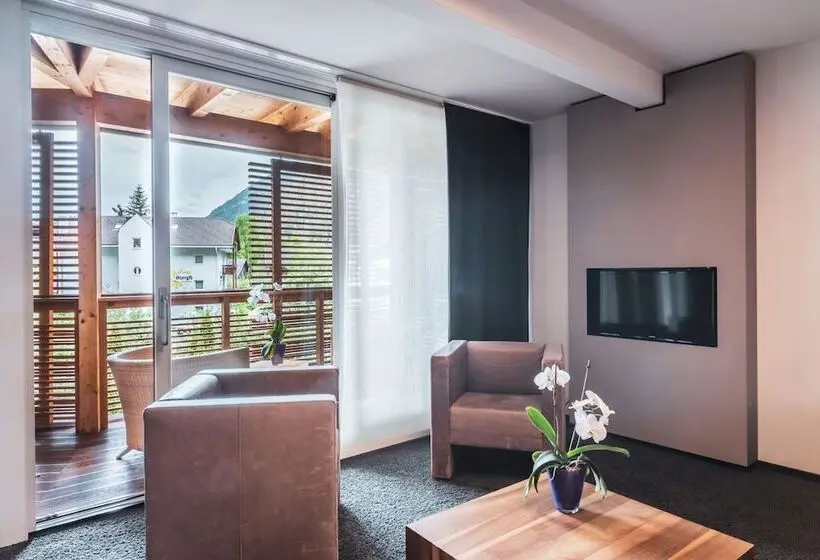 Superior-huone, Feldmilla Design