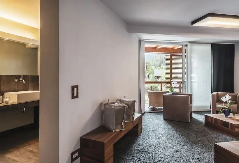 Superior-huone, Feldmilla Design