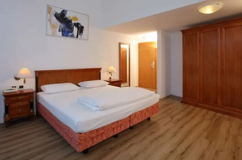 Perhesviitti, Feldmilla Design