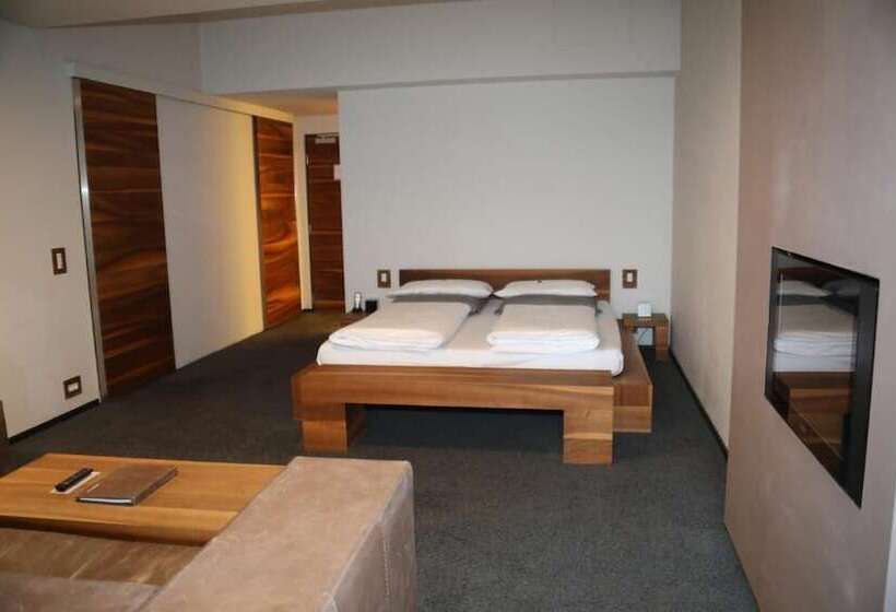 高级三人间, Feldmilla Design