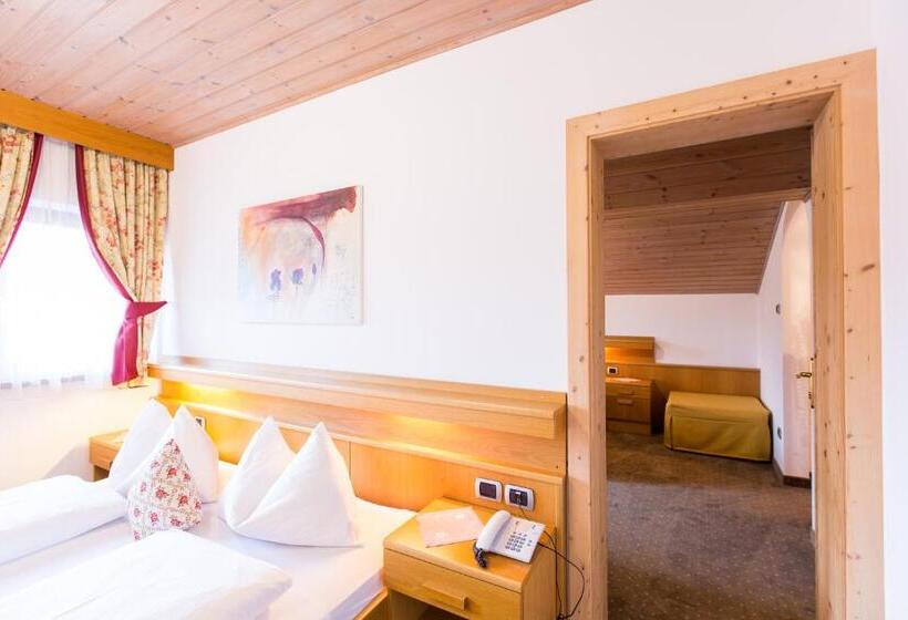 Family Suite, Goldene Rose