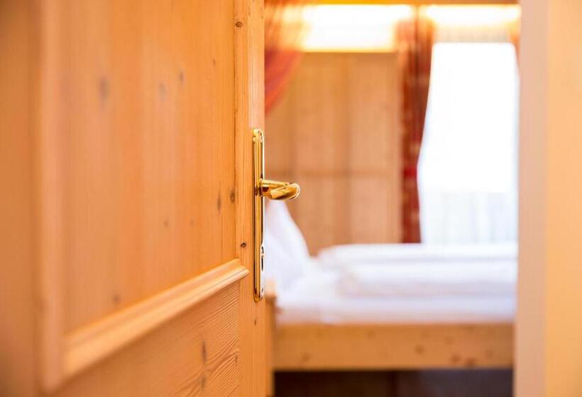 Номер Deluxe, Goldene Rose