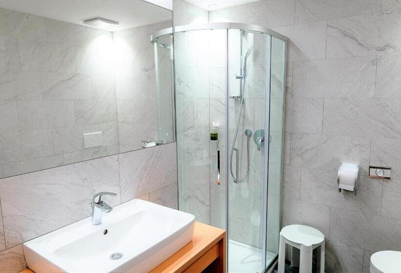 Номер Deluxe, Goldene Rose