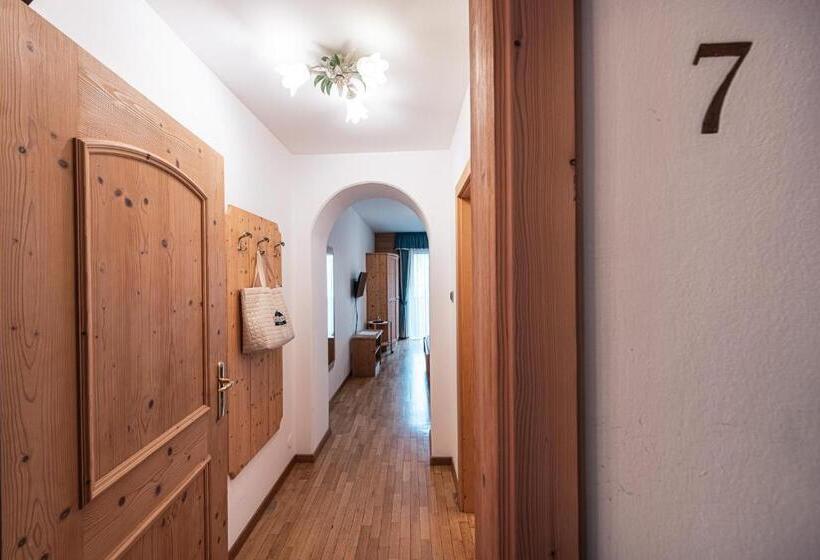 Номер Стандарт Индивидуальный, Goldene Rose