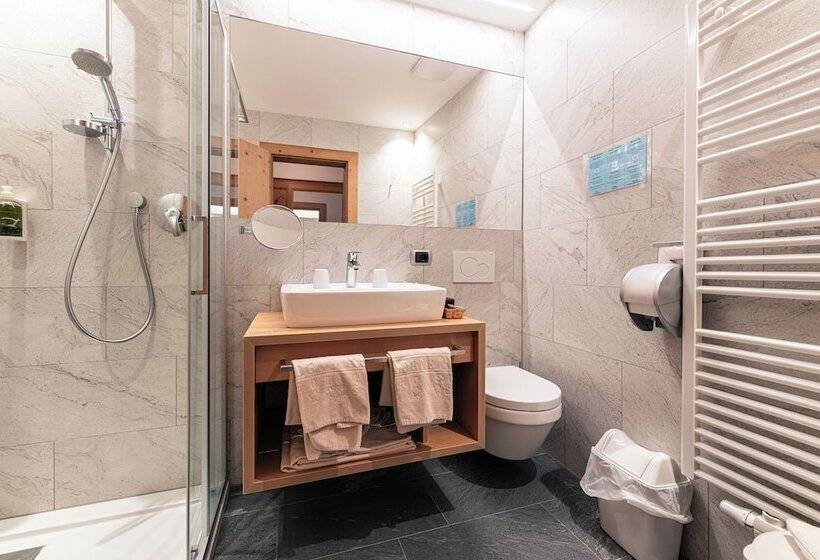 Номер Стандарт, Goldene Rose