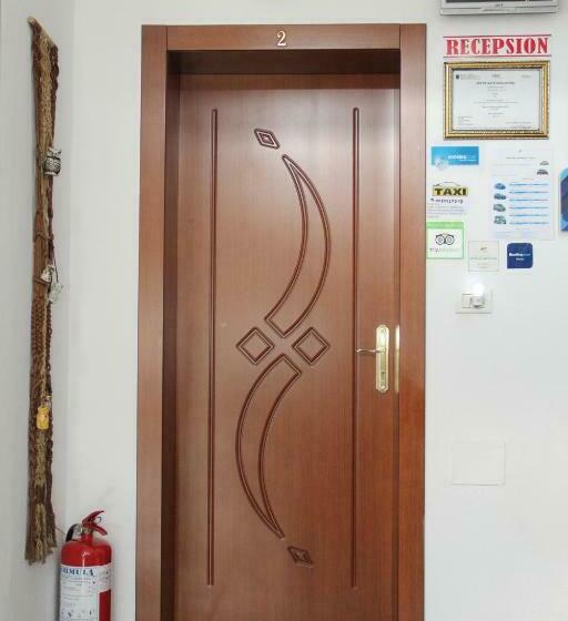 إستديو قياسى مزود بشرفة, Italia