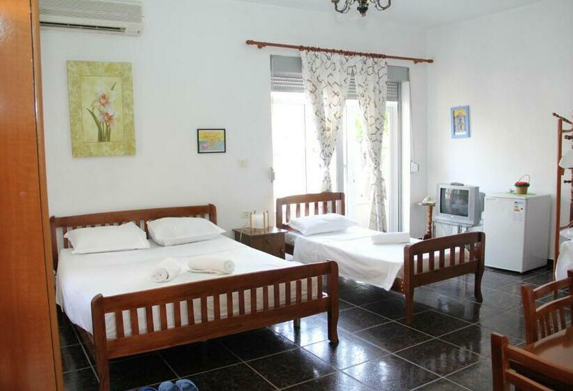 إستديو قياسى مزود بشرفة, Italia