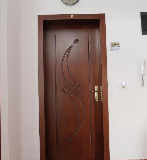 إستديو عائلى, Italia